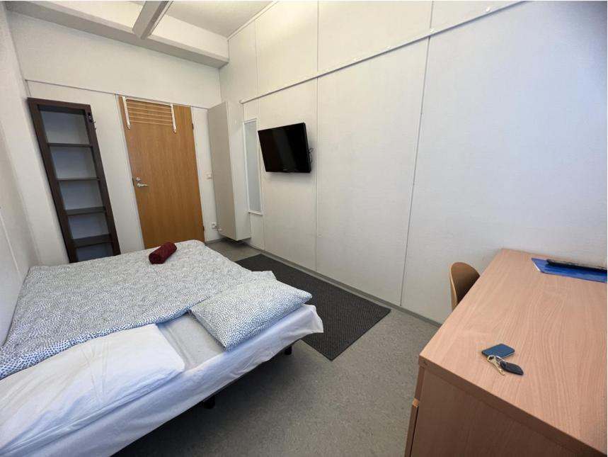 Hostelli Office House Services 219 *