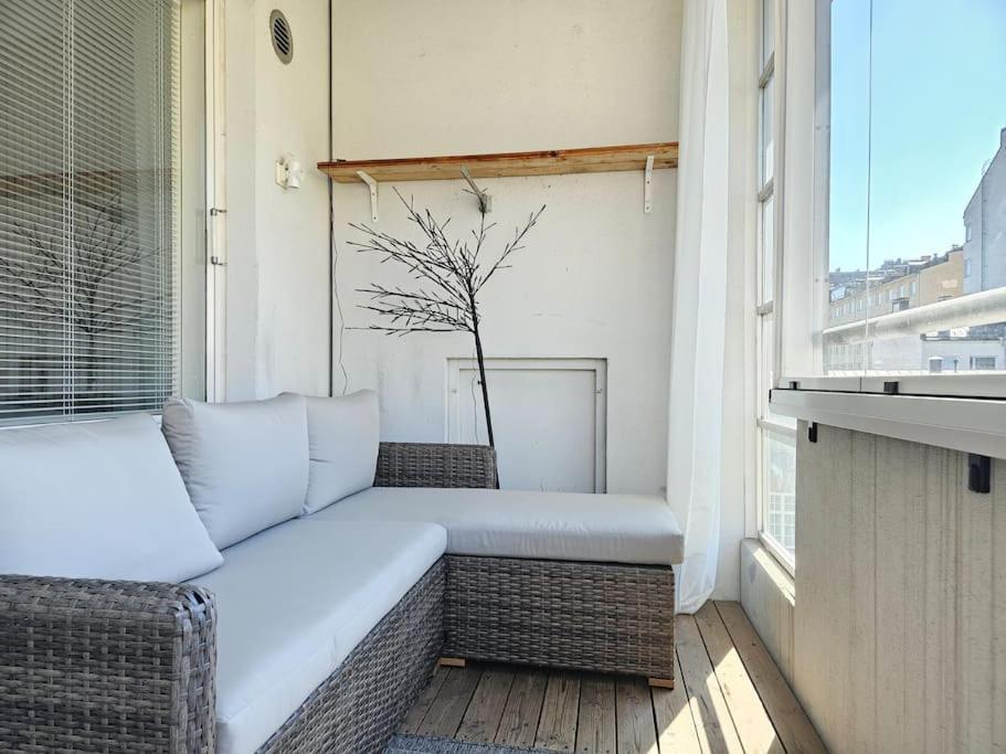 Luxcityhome 300m Metro With Glass Balcony Huoneisto