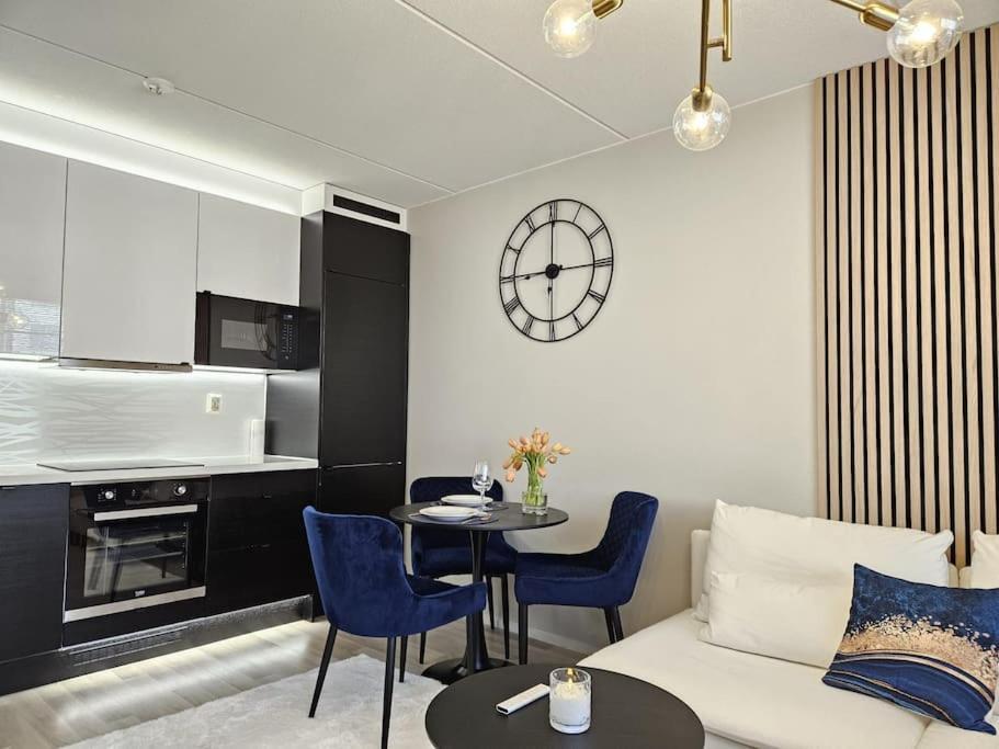 Luxcityhome 300m Metro With Glass Balcony Huoneisto Helsinki