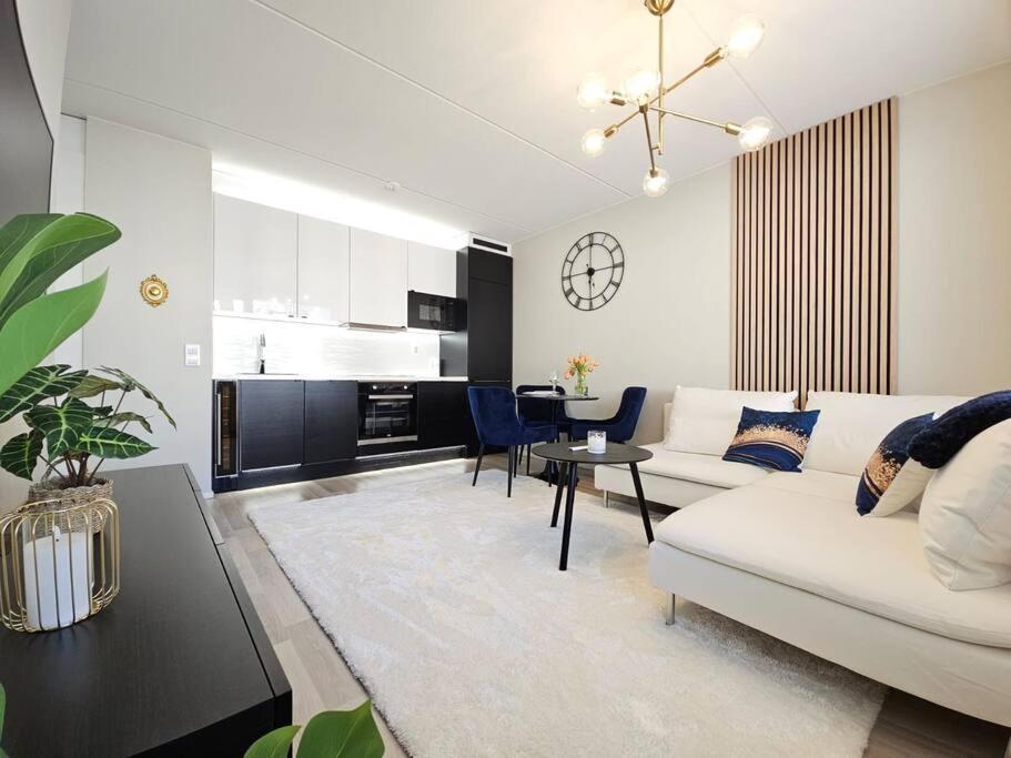 Luxcityhome 300m Metro With Glass Balcony Huoneisto *