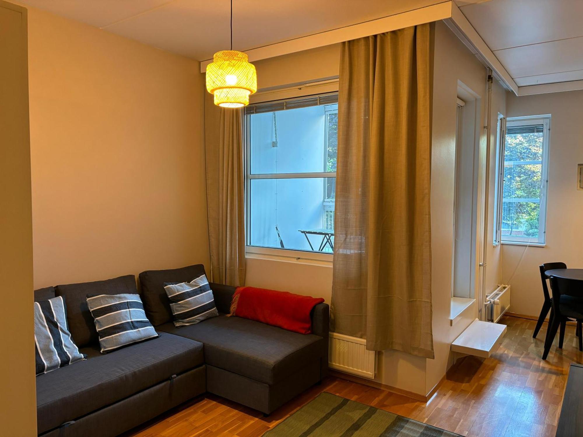 Huoneisto With Balcony In Kallio *