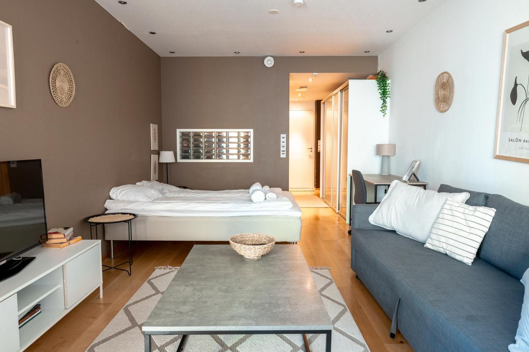 Huoneisto 2ndhomes Kamppi Center With Balcony & Sauna *
