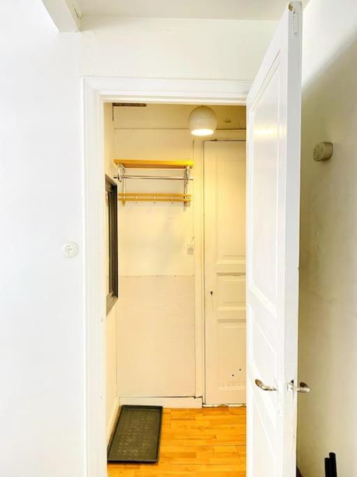 Self Check-in Cozy Studio Near Kamppi Metro, Hietaranta Beach! Huoneisto Helsinki