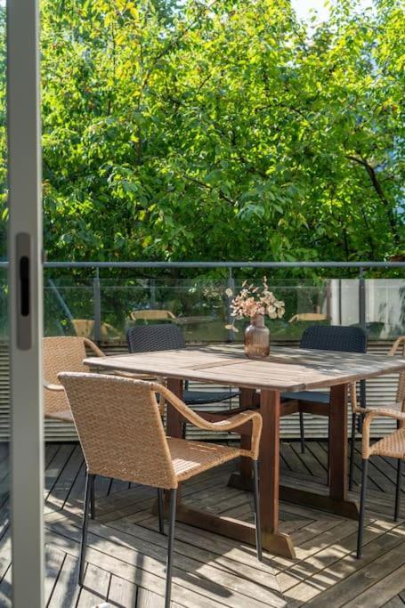 2 Bedroom With Canal View, Private Sauna, Sun Deck And Ev Parking Huoneisto *