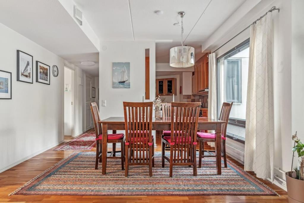 Huoneisto 2 Bedroom With Canal View, Private Sauna, Sun Deck And Ev Parking