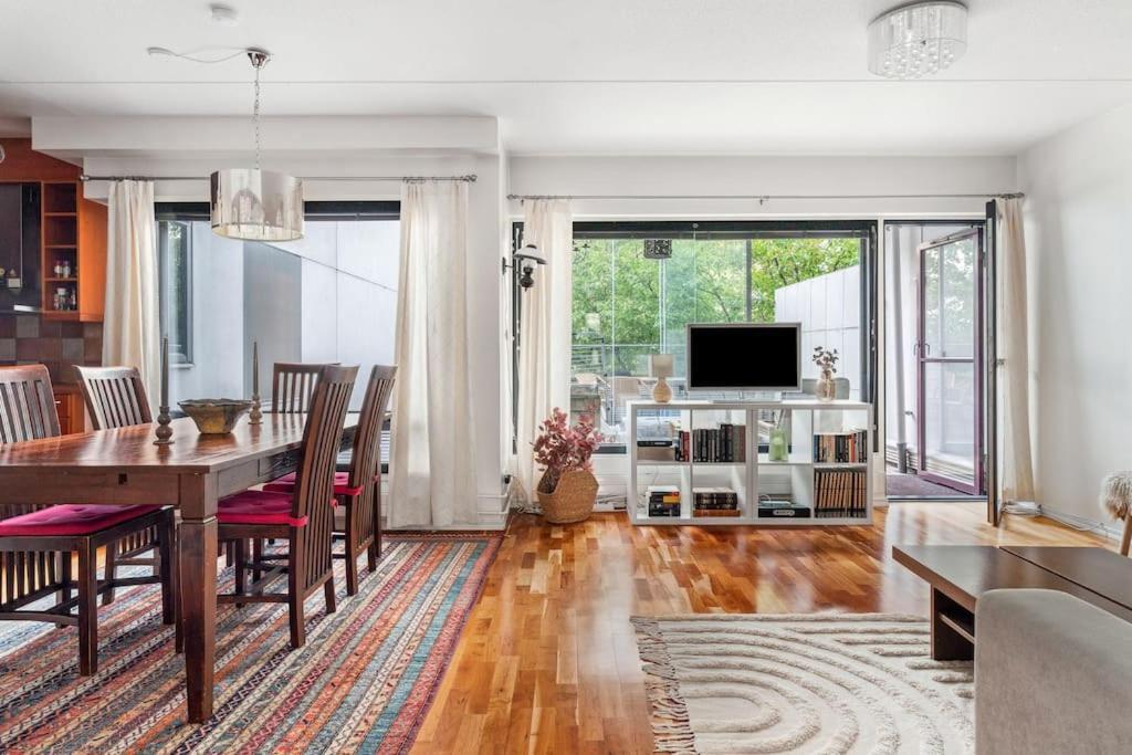 2 Bedroom With Canal View, Private Sauna, Sun Deck And Ev Parking Helsinki