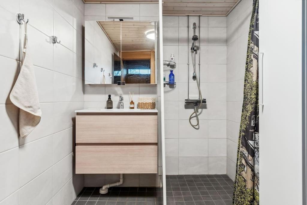 2 Bedroom With Canal View, Private Sauna, Sun Deck And Ev Parking Huoneisto Helsinki