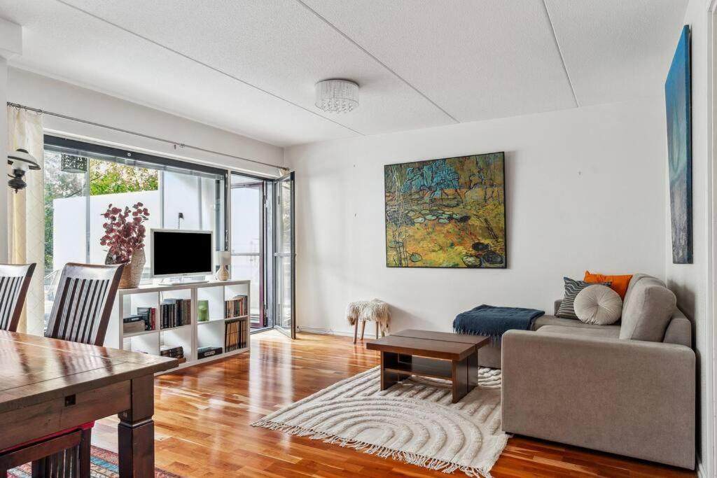 2 Bedroom With Canal View, Private Sauna, Sun Deck And Ev Parking * Helsinki