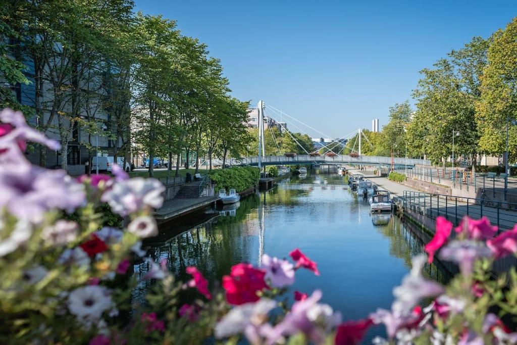 2 Bedroom With Canal View, Private Sauna, Sun Deck And Ev Parking Huoneisto *