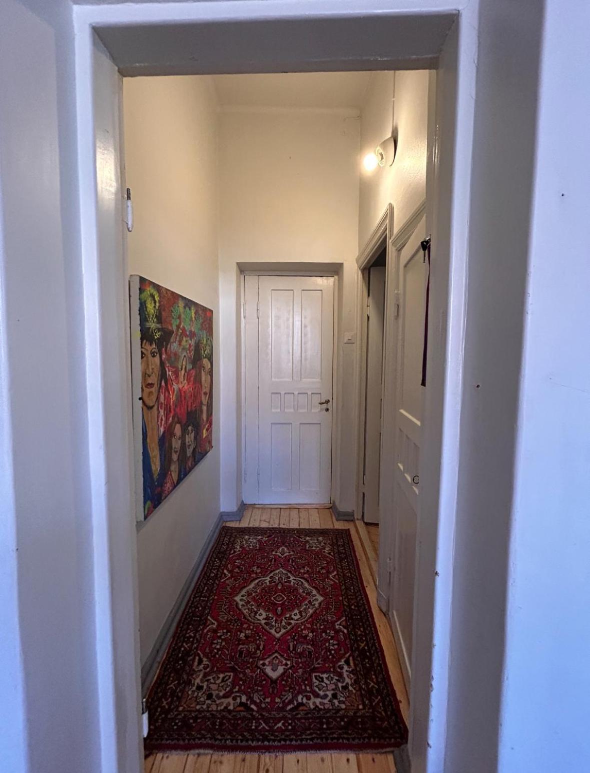 Art Gallery With Own Entrance At The Centre Of