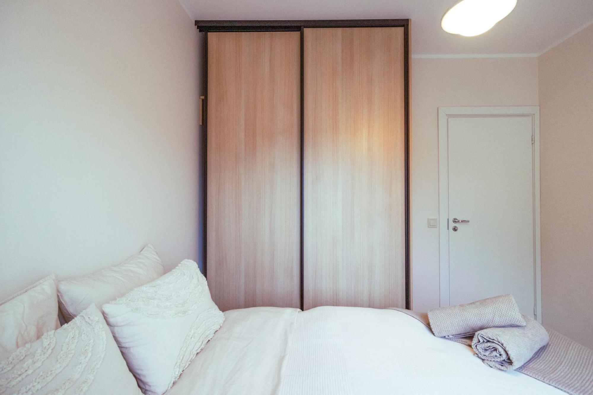 Brand New Rustic Boho Retreat Huoneisto
