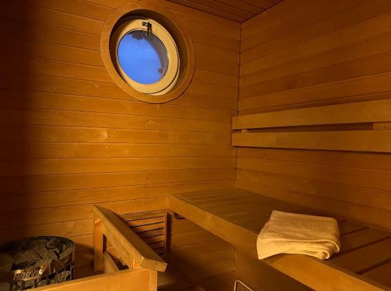 Huoneisto 3br Rooftop With Sauna And Terrace *