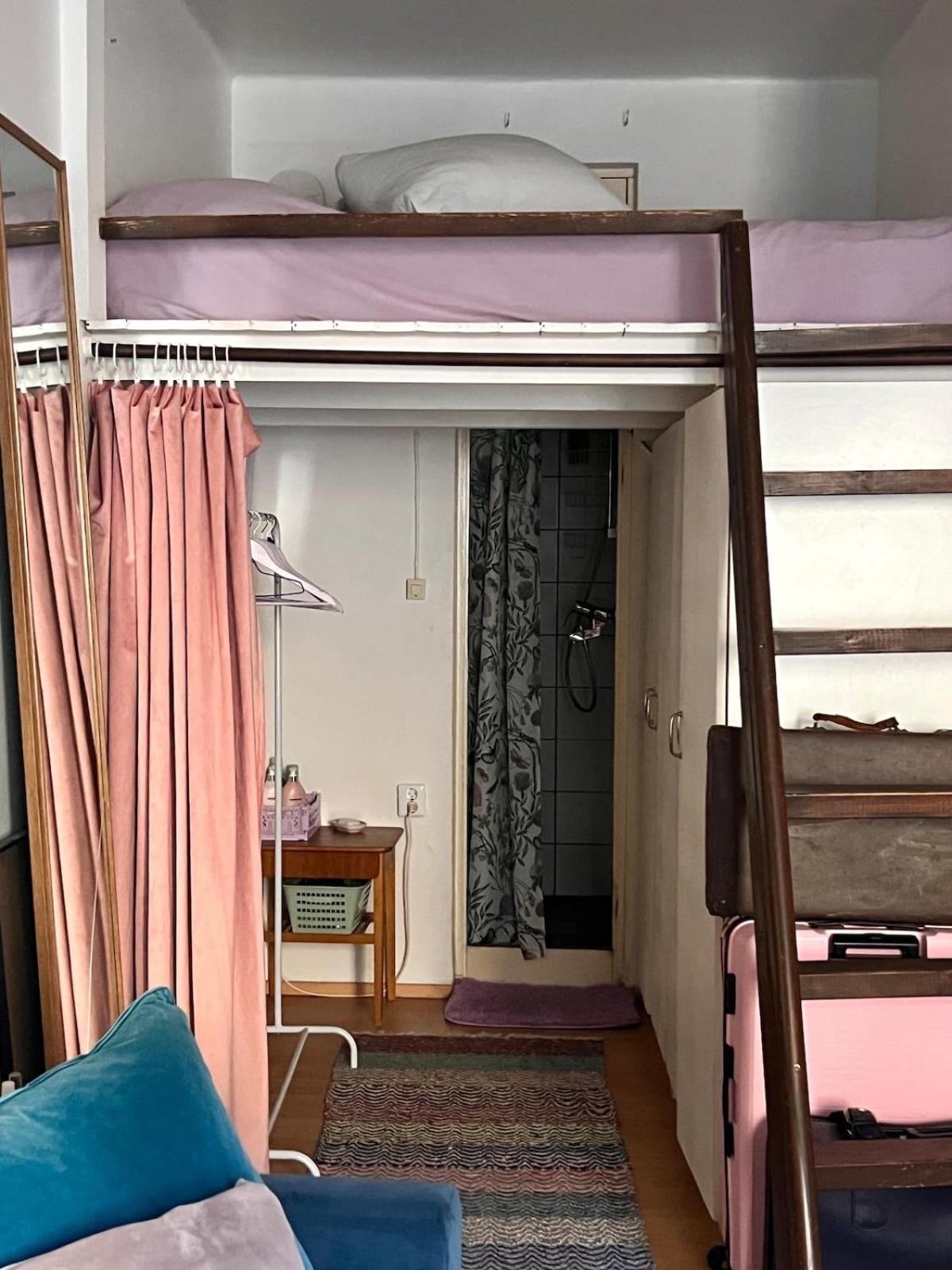 Cozy In Trendy District