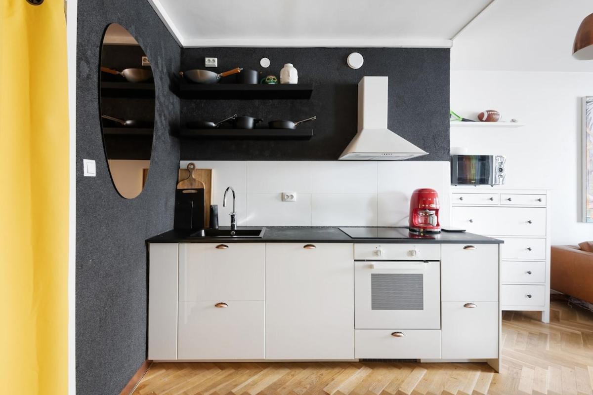 Great Location & Transport Connections With All Amenities 1-8 People Free Continental Breakfast Wifi Coffee &Tea Huoneisto