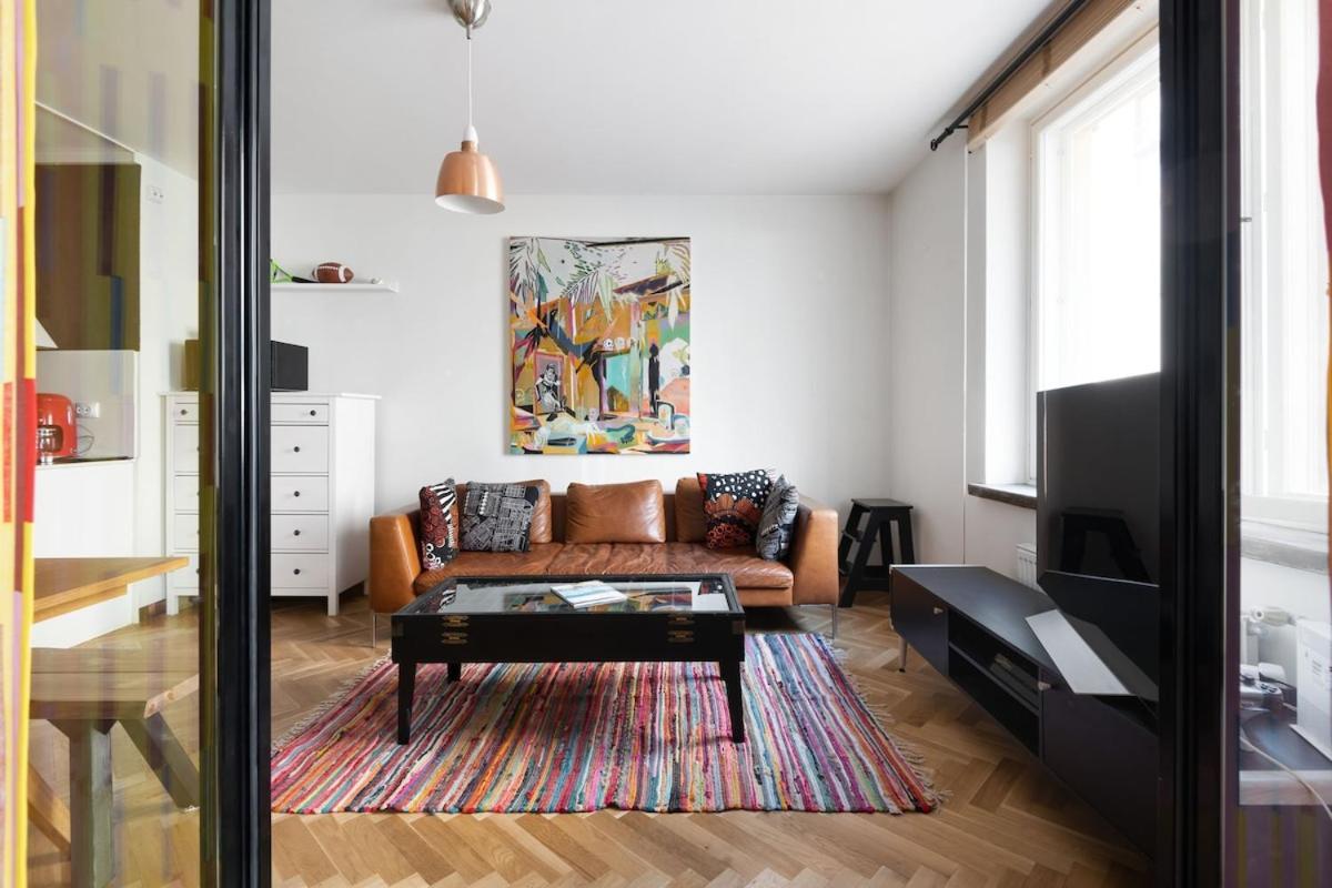 Huoneisto Great Location & Transport Connections With All Amenities 1-8 People Free Continental Breakfast Wifi Coffee &Tea