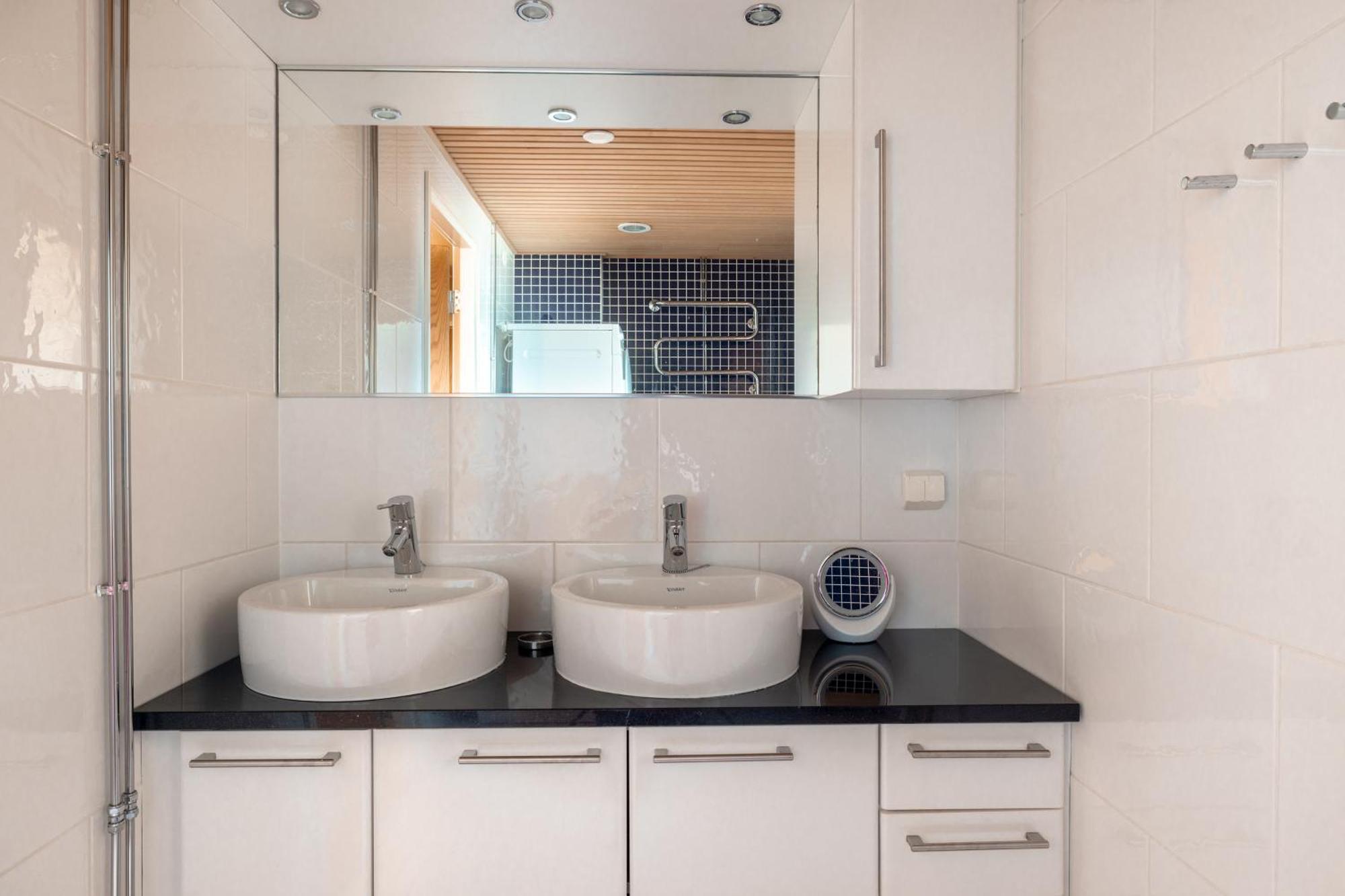2ndhomes Luxurious 2br With Rooftop Terrace & Sauna In Kamppi Center Huoneisto Helsinki