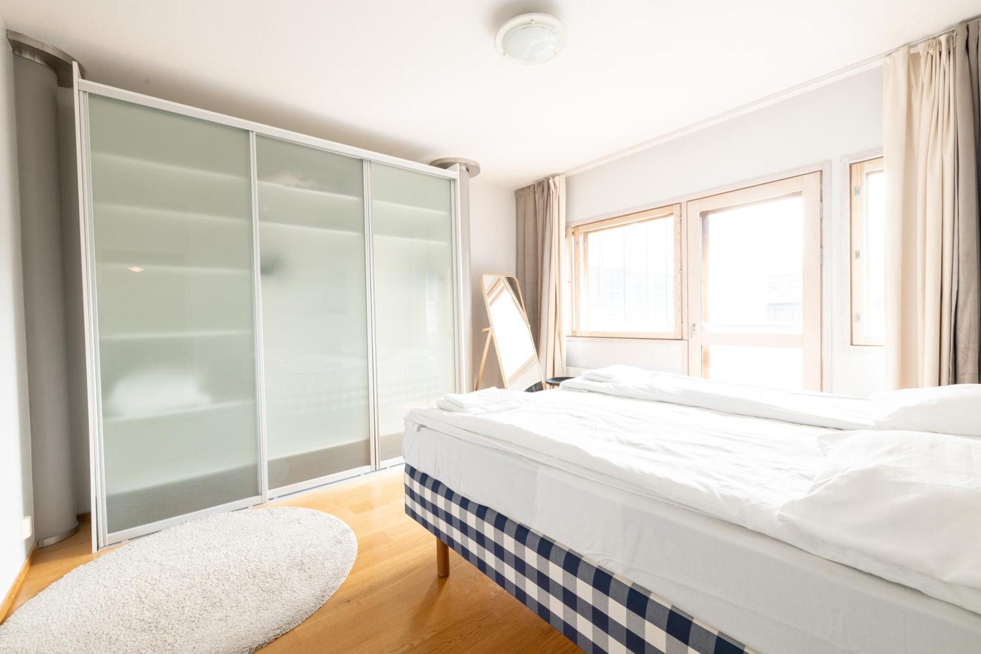 Huoneisto 2ndhomes Luxurious 2br With Rooftop Terrace & Sauna In Kamppi Center *