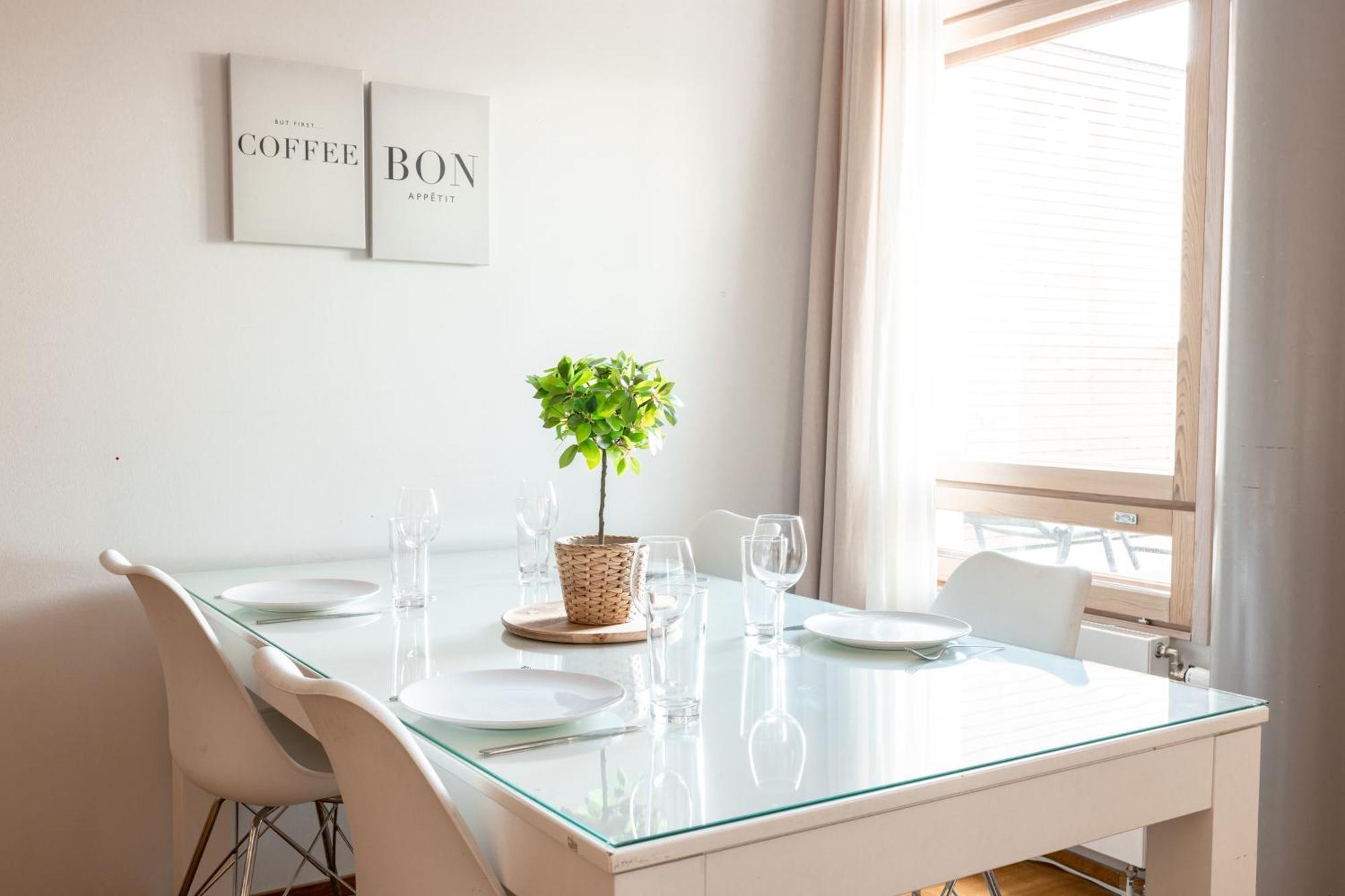 Huoneisto 2ndhomes Luxurious 2br With Rooftop Terrace & Sauna In Kamppi Center *
