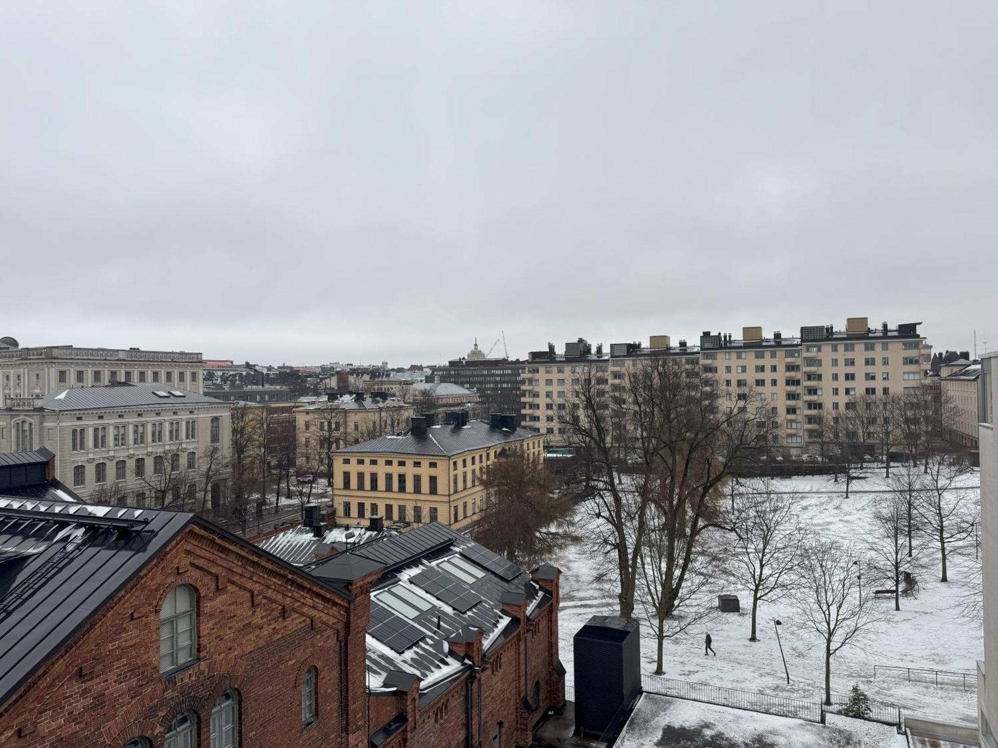 Huoneisto 41 M2 With Sauna, View And Balcony To The Park Saunallinen Yksioe Helsinki