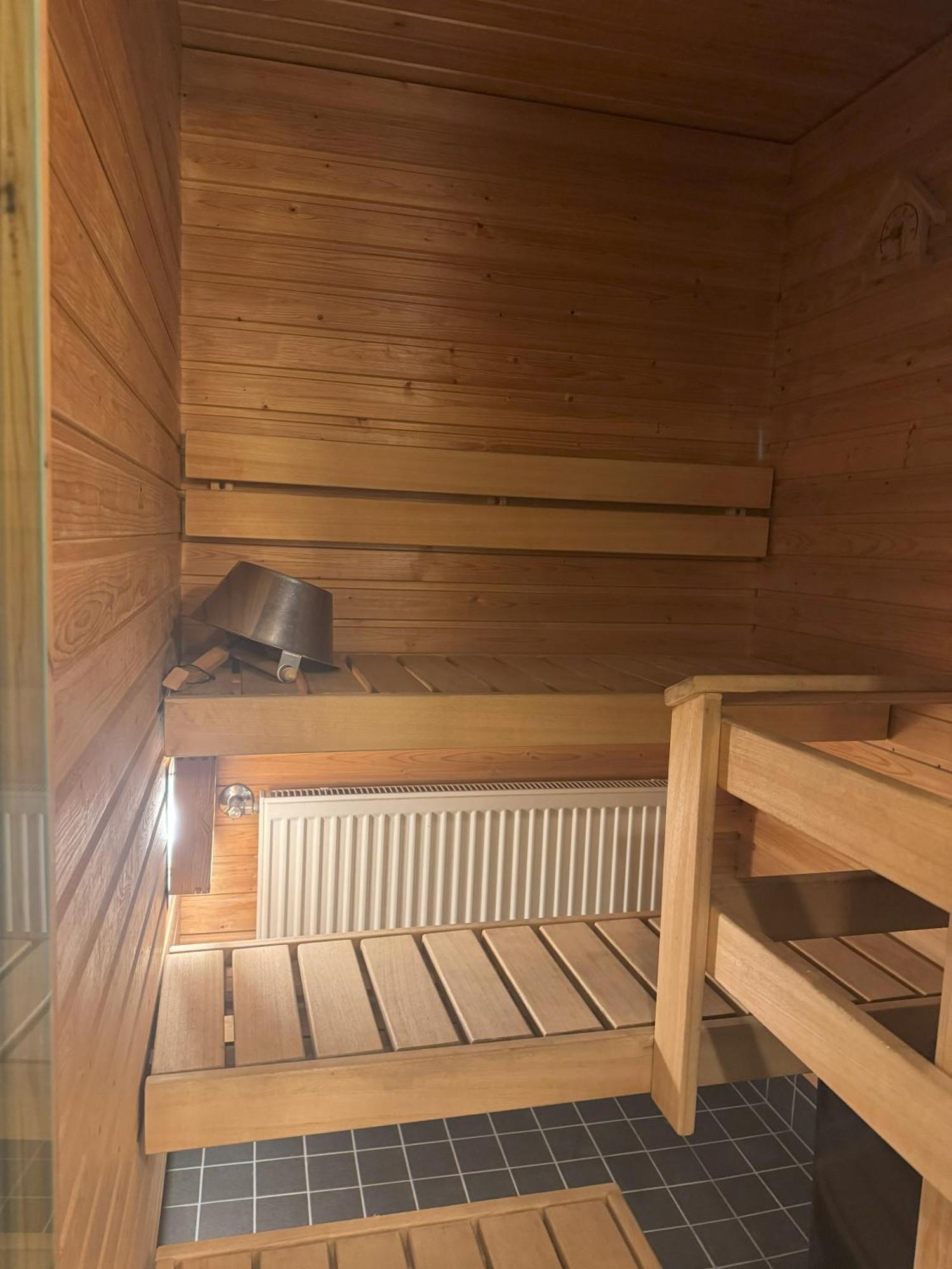 Huoneisto 41 M2 With Sauna, View And Balcony To The Park Saunallinen Yksioe *
