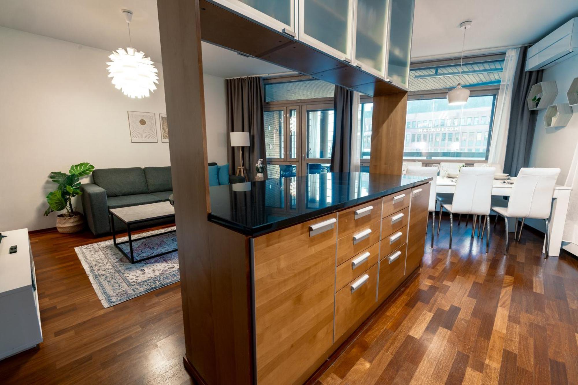 Huoneisto 2ndhomes Luxurious Kamppi Center With Sauna & Balcony *