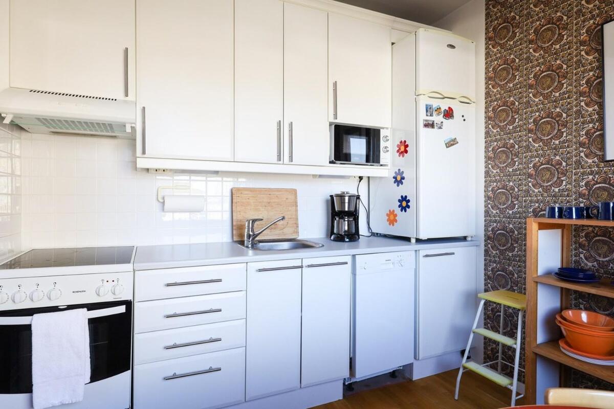 A Stylish Retro Near The Metro And Essential Services