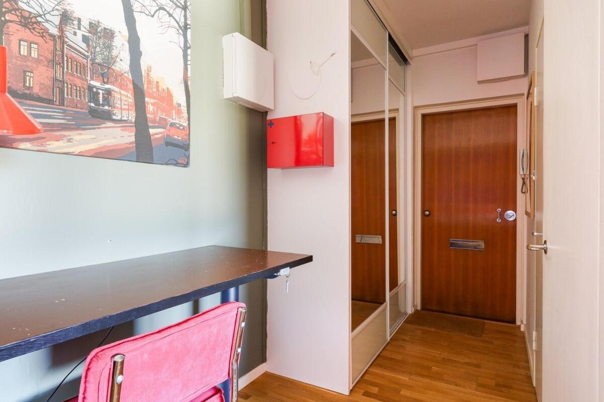 A Stylish Retro Near The Metro And Essential Services Huoneisto Helsinki