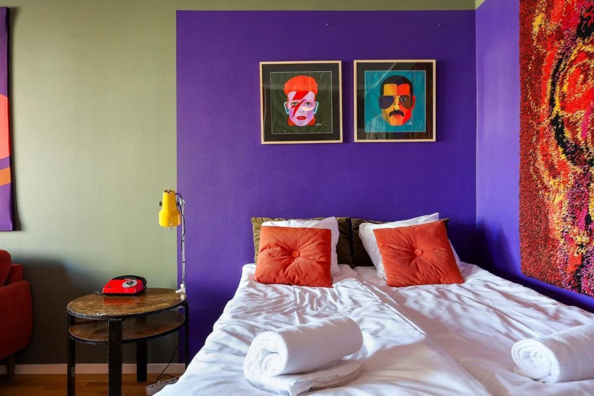 A Stylish Retro Near The Metro And Essential Services