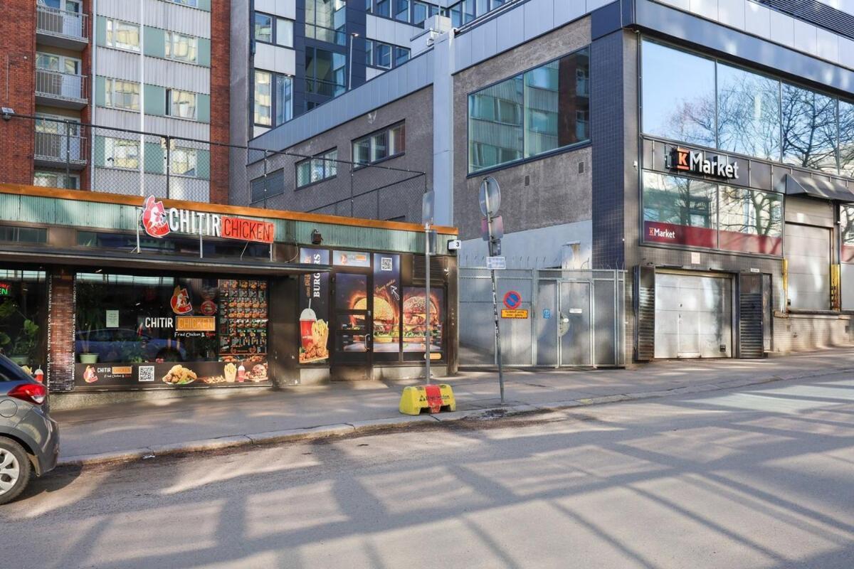 A Stylish Retro Near The Metro And Essential Services Huoneisto *