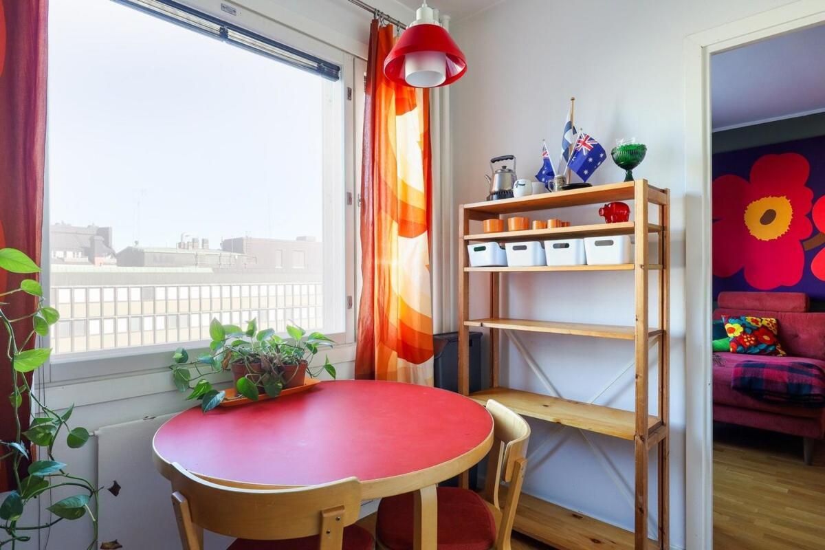Huoneisto A Stylish Retro Near The Metro And Essential Services Helsinki