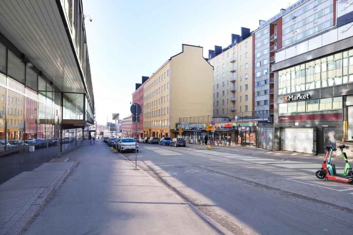 A Stylish Retro Near The Metro And Essential Services