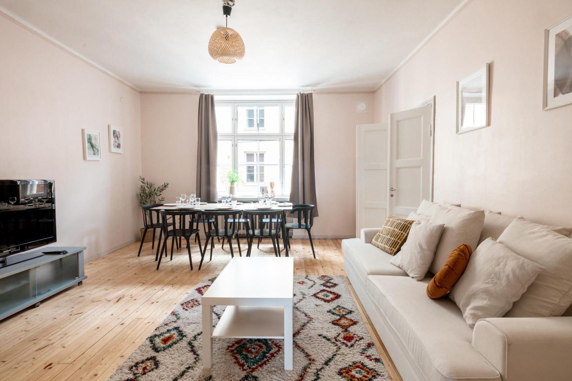 Huoneisto 2ndhomes Bright 125m2 4br Center With The Great Views *