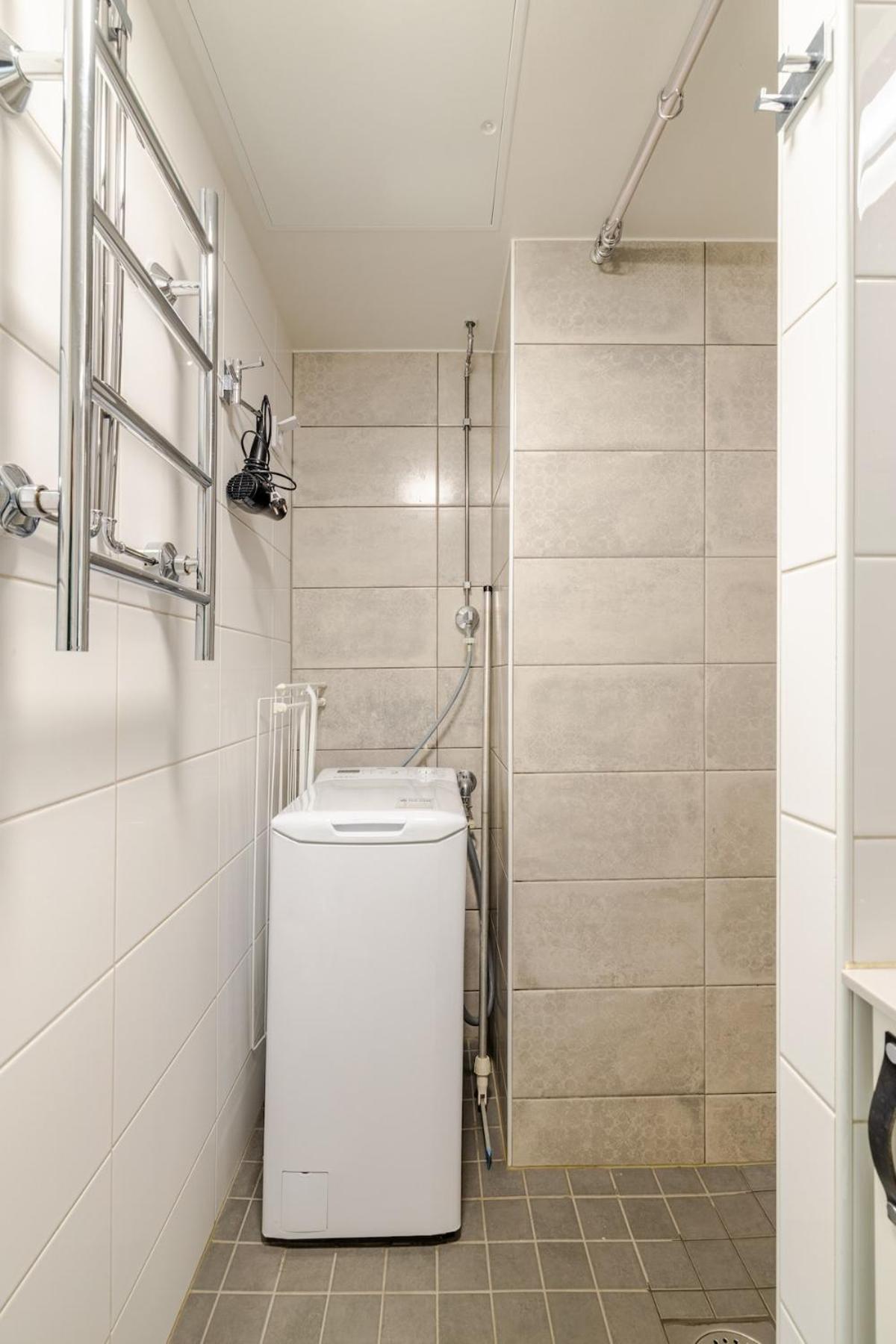 Huoneisto In And Super Easy To Airport And Center And A Private Free Parking