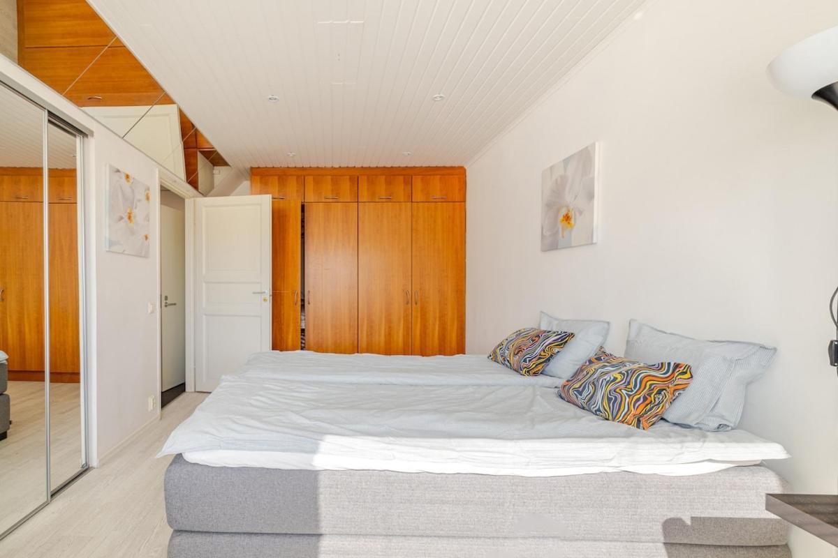 Huoneisto In And Super Easy To Airport And Center And A Private Free Parking Helsinki