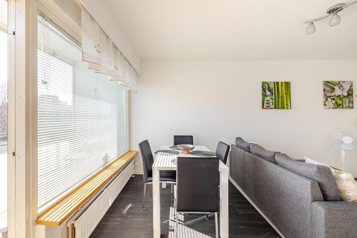 Huoneisto In And Super Easy To Airport And Center And A Private Free Parking