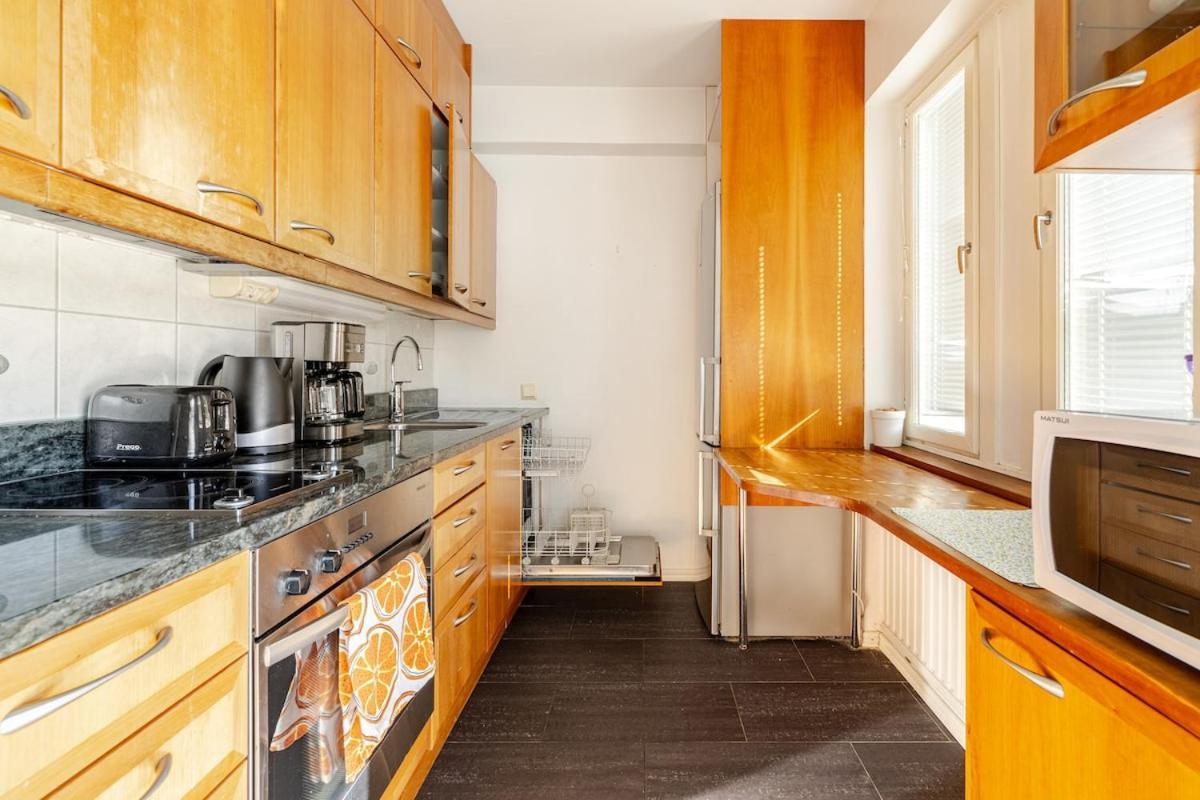 Huoneisto In And Super Easy To Airport And Center And A Private Free Parking Helsinki