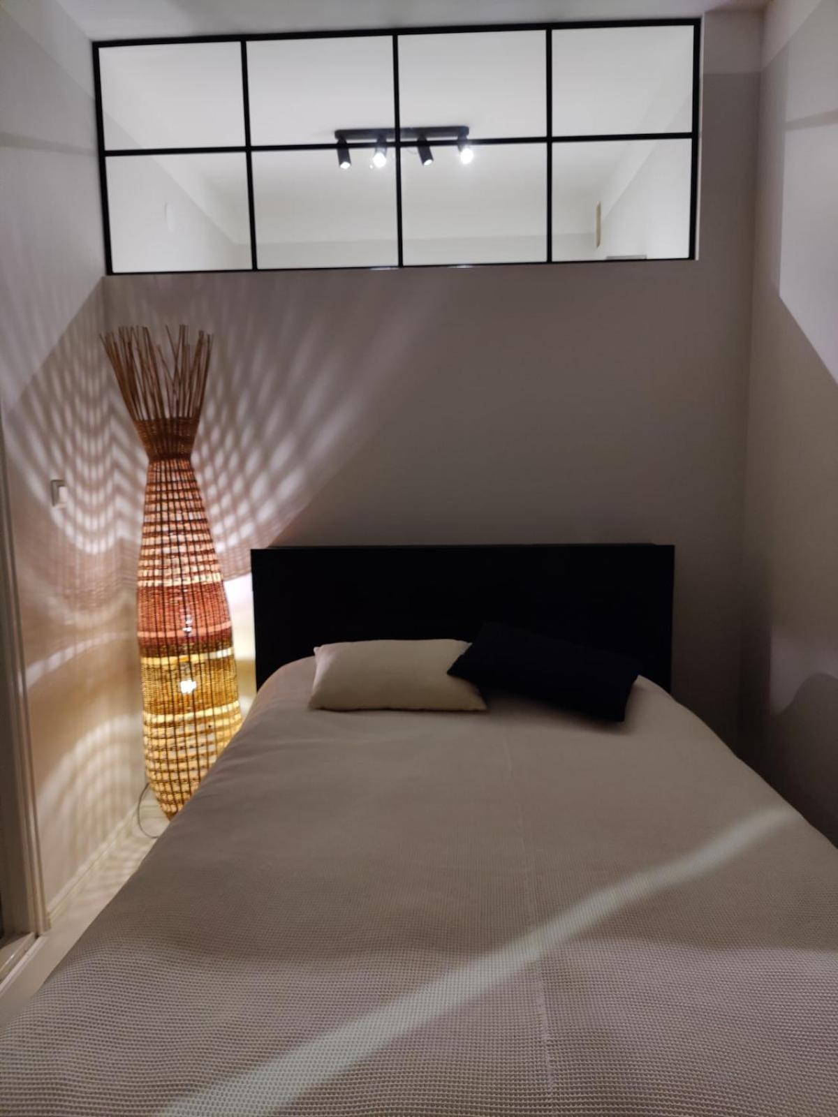 Huoneisto Urban & Stylish 1br By The Metro *