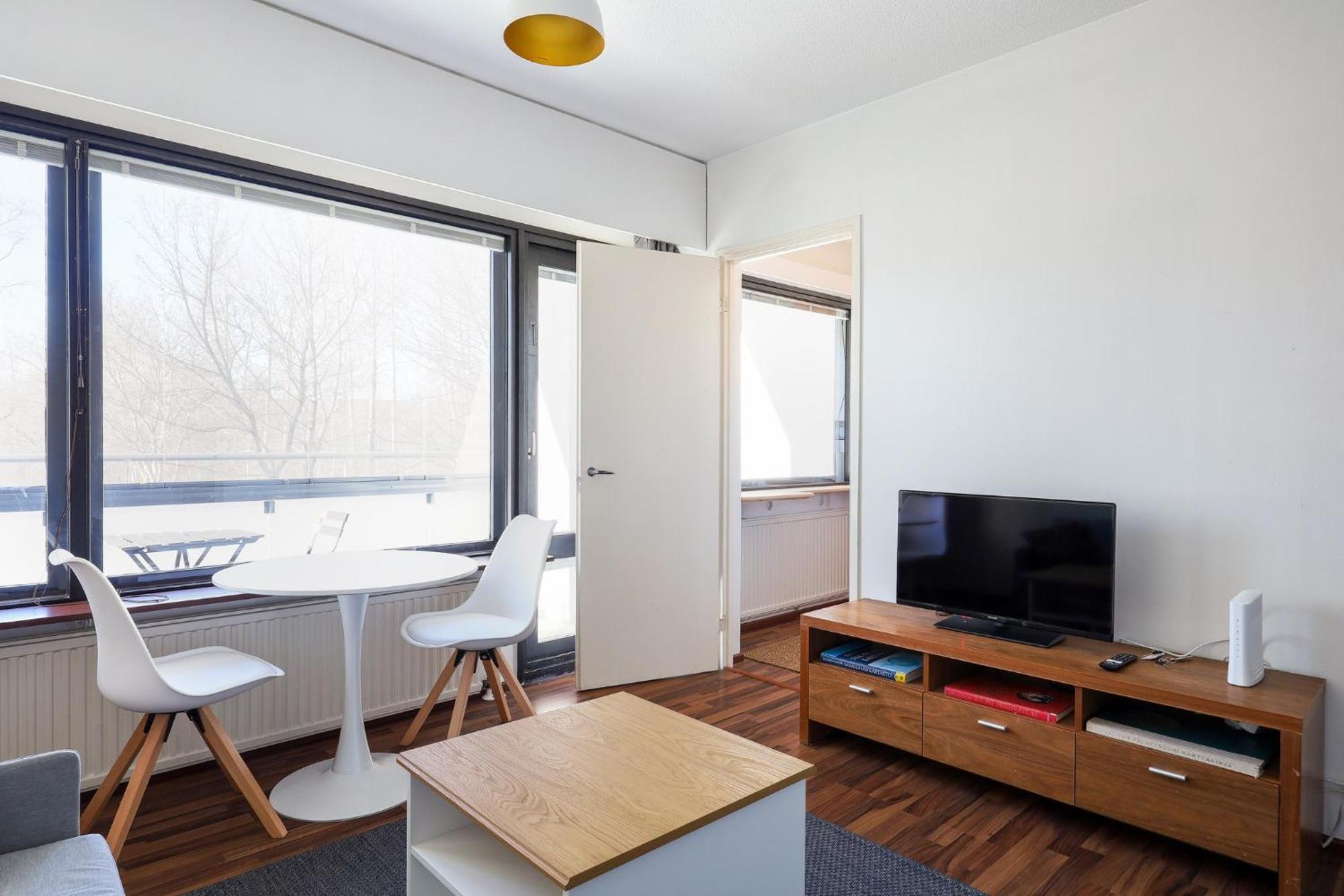 Huoneisto Comfortable With Large Balcony, Free Wifi Helsinki