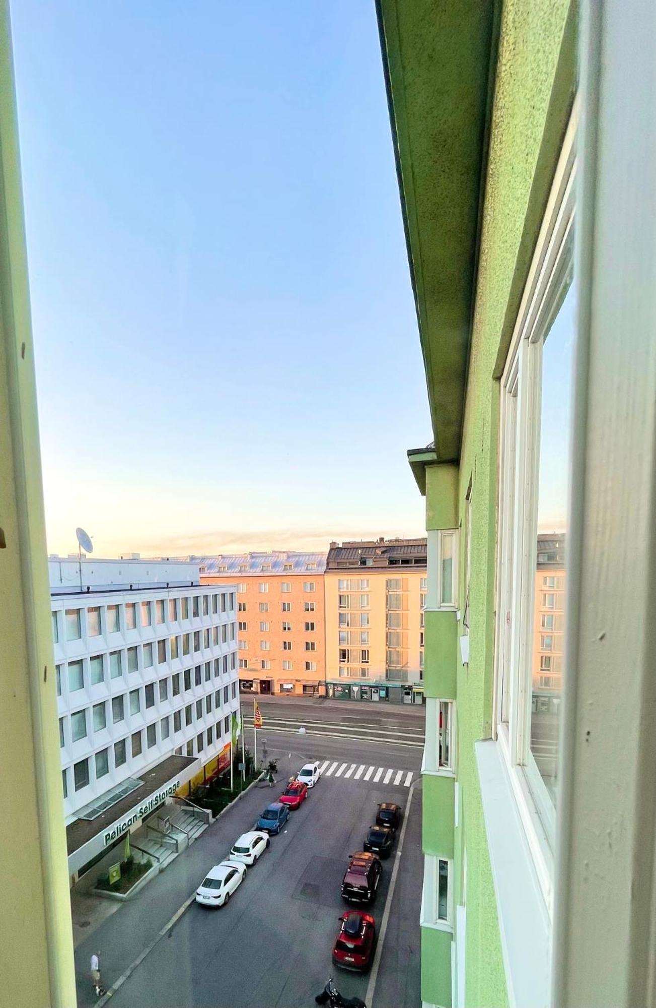 Penthouse Toeoeloe - High Ceilings, Wi-fi, 24h Shop