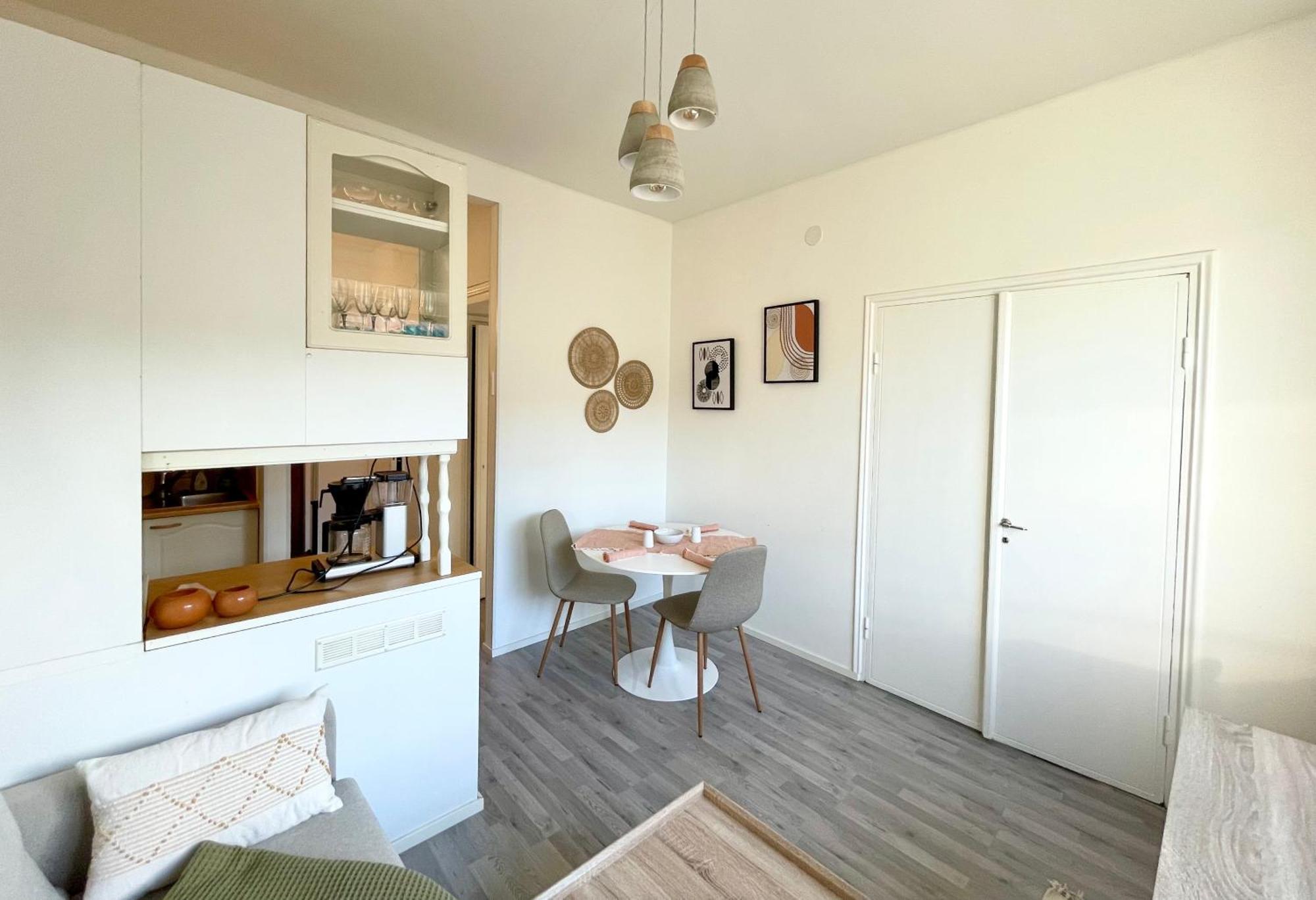 Penthouse Toeoeloe - High Ceilings, Wi-fi, 24h Shop Helsinki