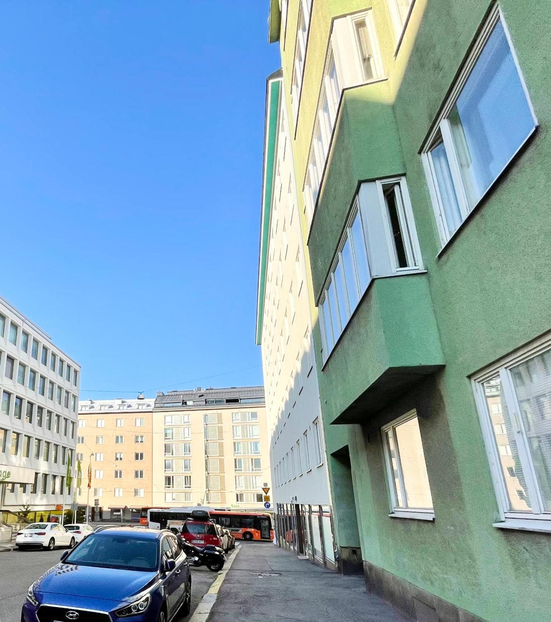 Huoneisto Penthouse Toeoeloe - High Ceilings, Wi-fi, 24h Shop *