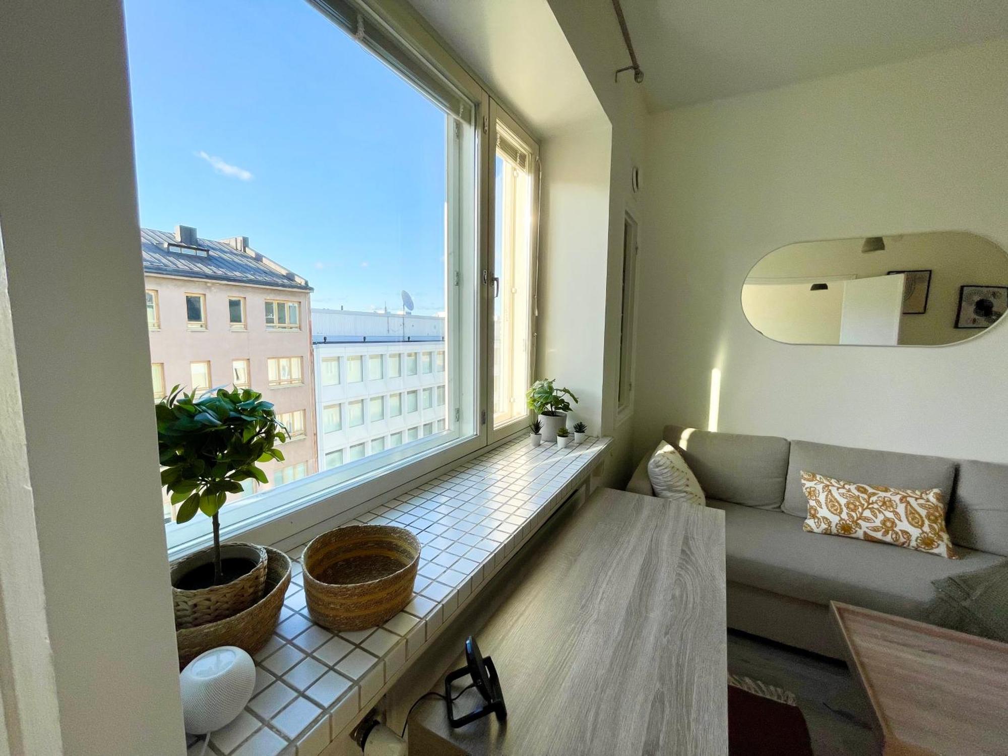 Penthouse Toeoeloe - High Ceilings, Wi-fi, 24h Shop Huoneisto *