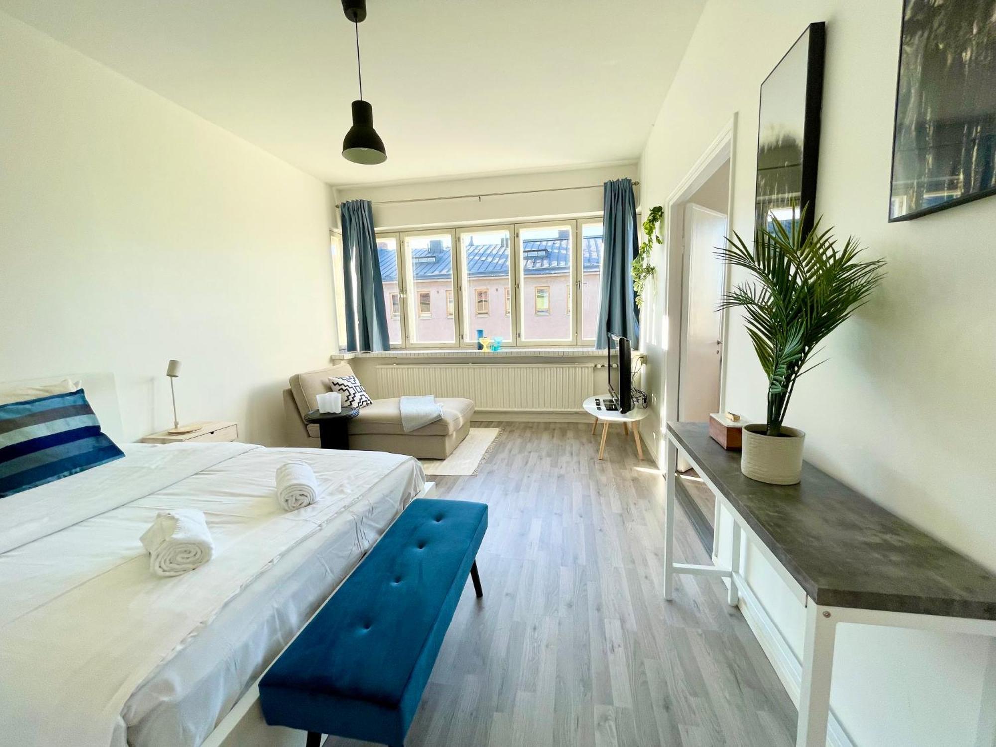 Huoneisto Penthouse Toeoeloe - High Ceilings, Wi-fi, 24h Shop Helsinki