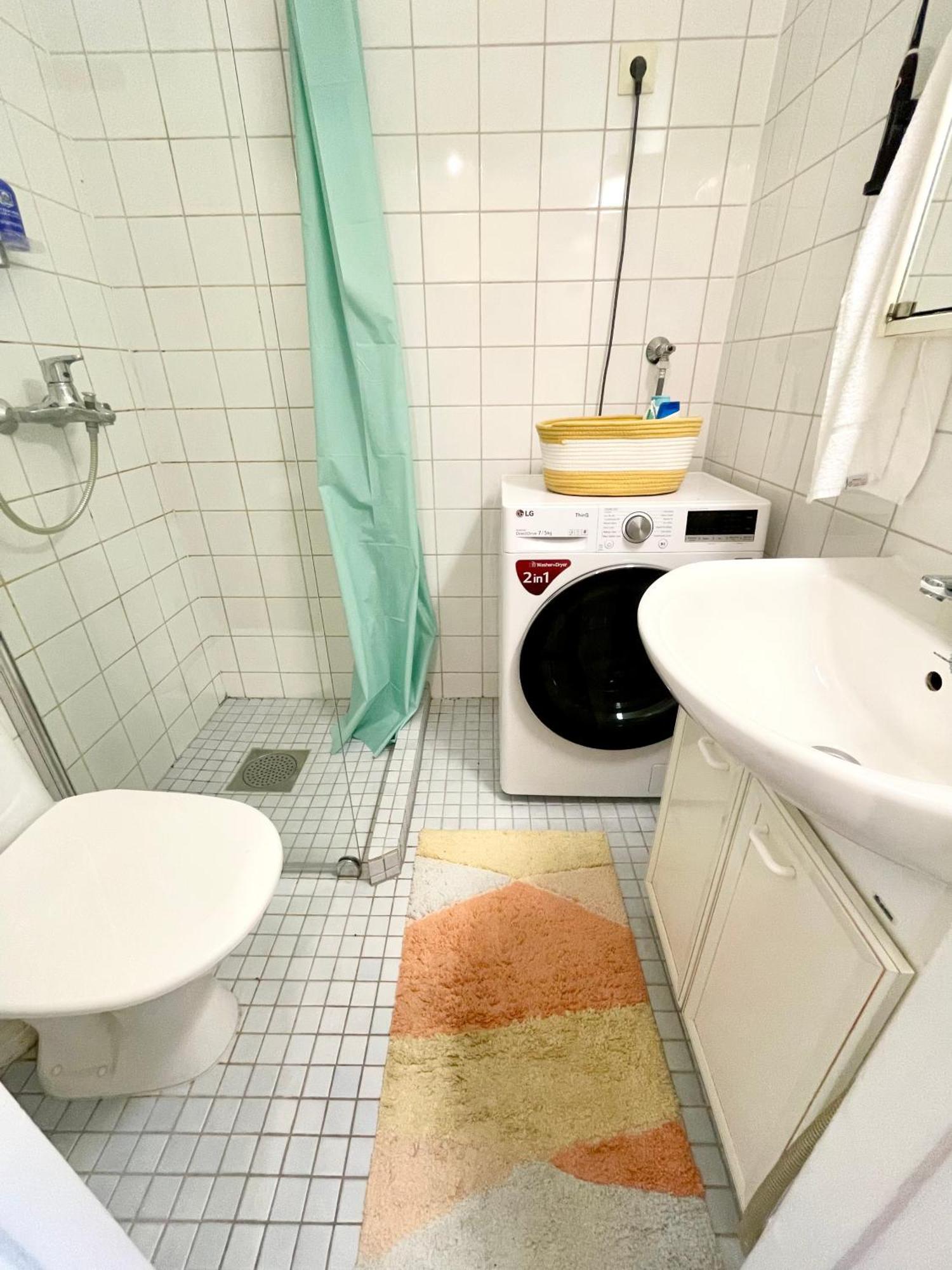 Penthouse Toeoeloe - High Ceilings, Wi-fi, 24h Shop Helsinki