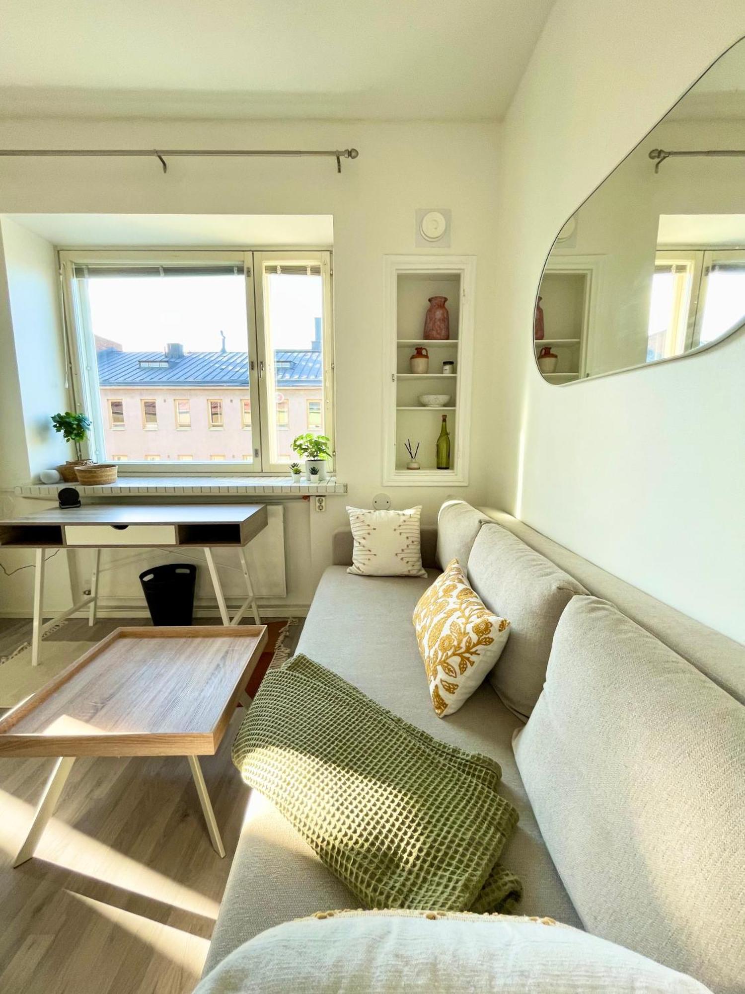 Huoneisto Penthouse Toeoeloe - High Ceilings, Wi-fi, 24h Shop