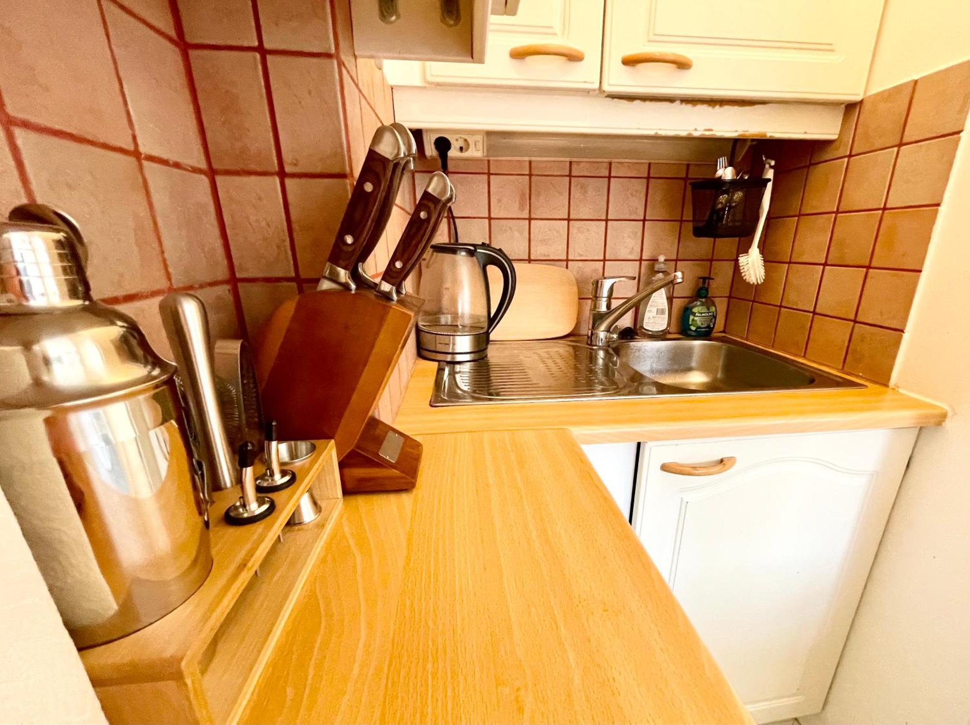 Penthouse Toeoeloe - High Ceilings, Wi-fi, 24h Shop Huoneisto Helsinki