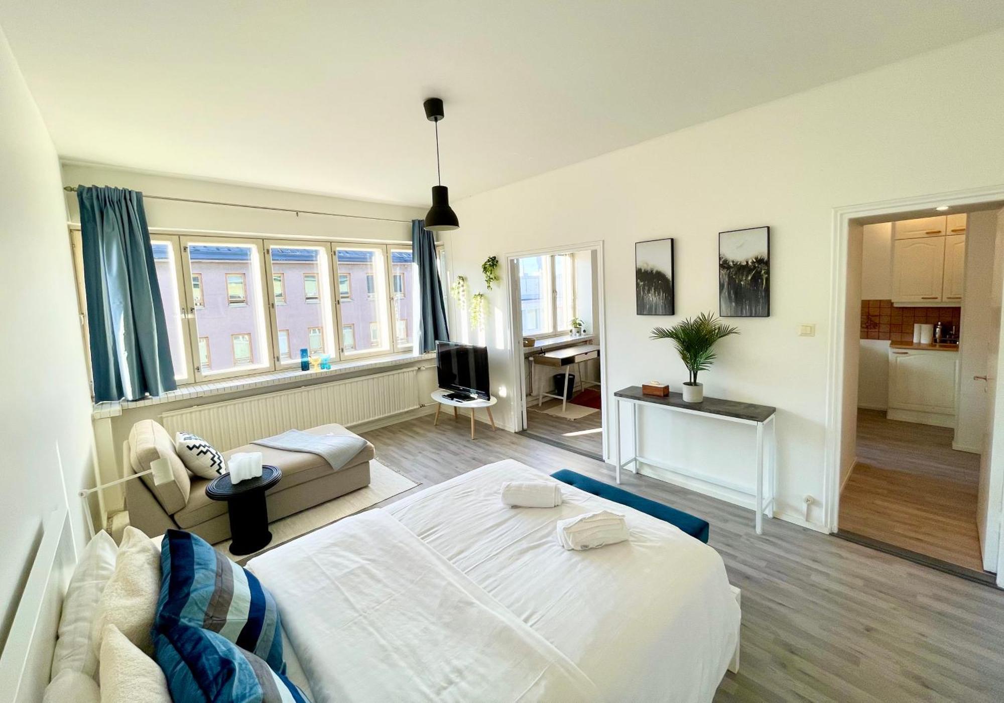 Penthouse Toeoeloe - High Ceilings, Wi-fi, 24h Shop * Helsinki