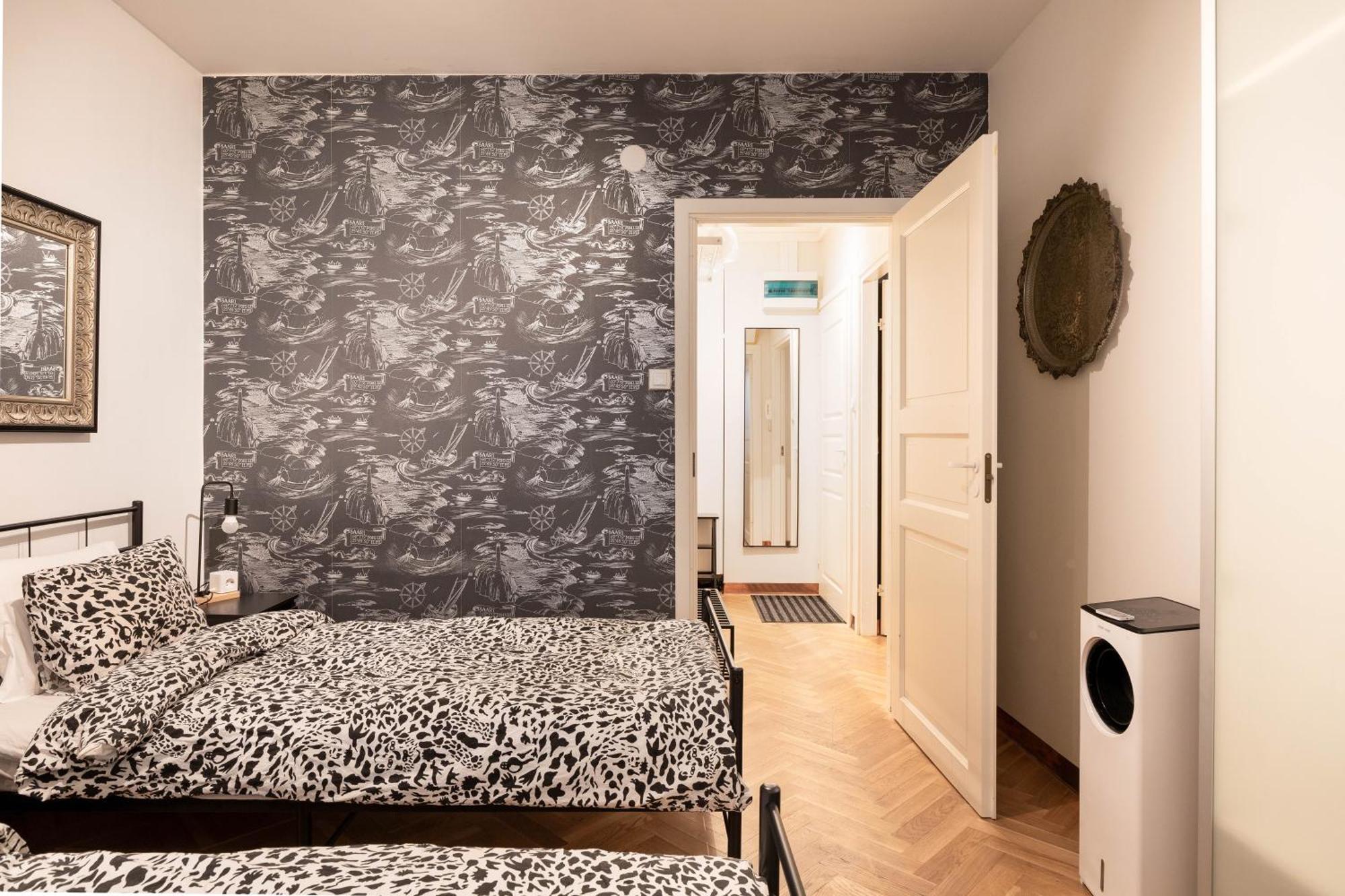 Great Location & Transport Connections With All Amenities 1-8 People Free Continental Breakfast Wifi Coffee &Tea *
