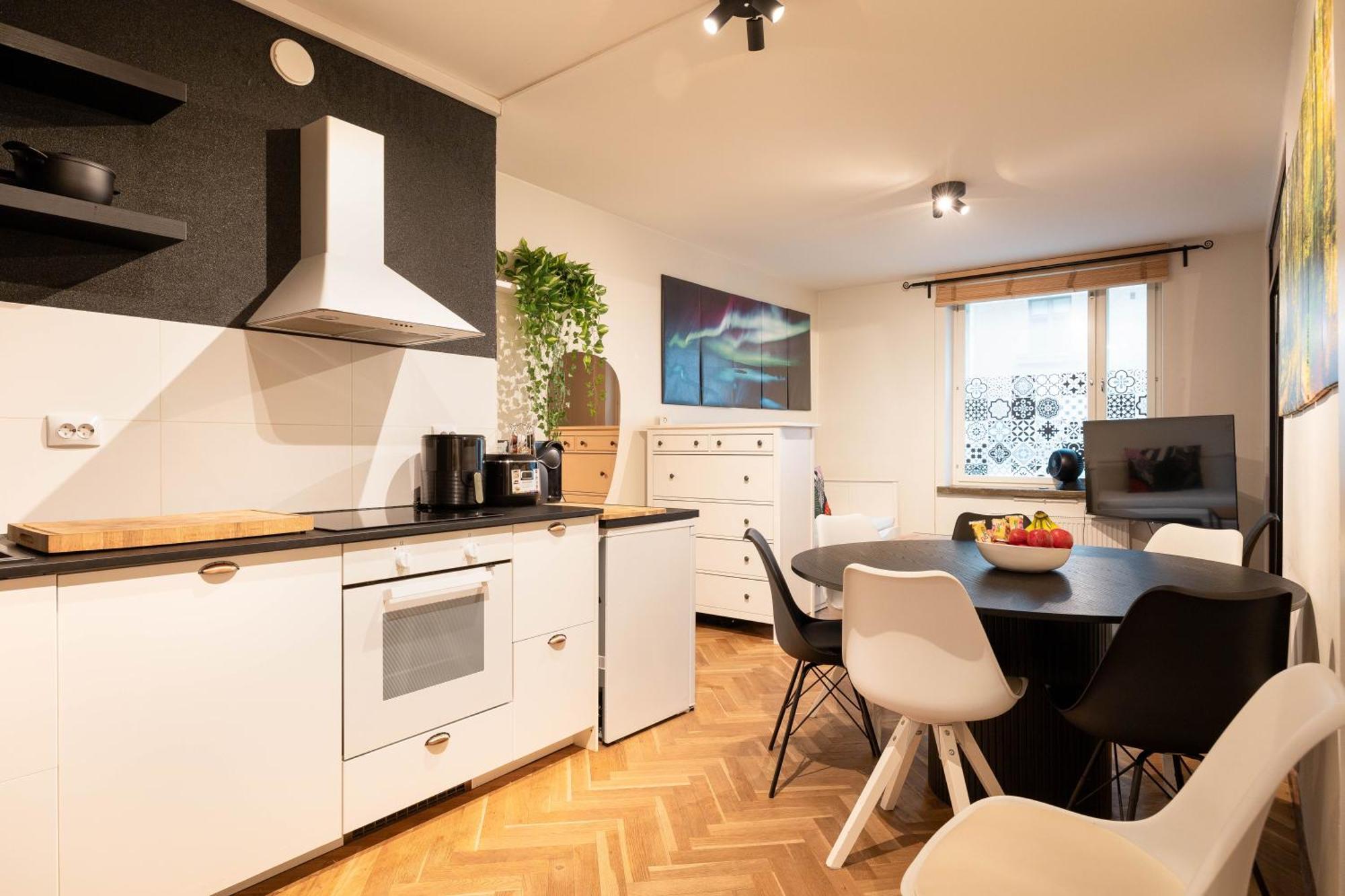 Great Location & Transport Connections With All Amenities 1-8 People Free Continental Breakfast Wifi Coffee &Tea Huoneisto Helsinki