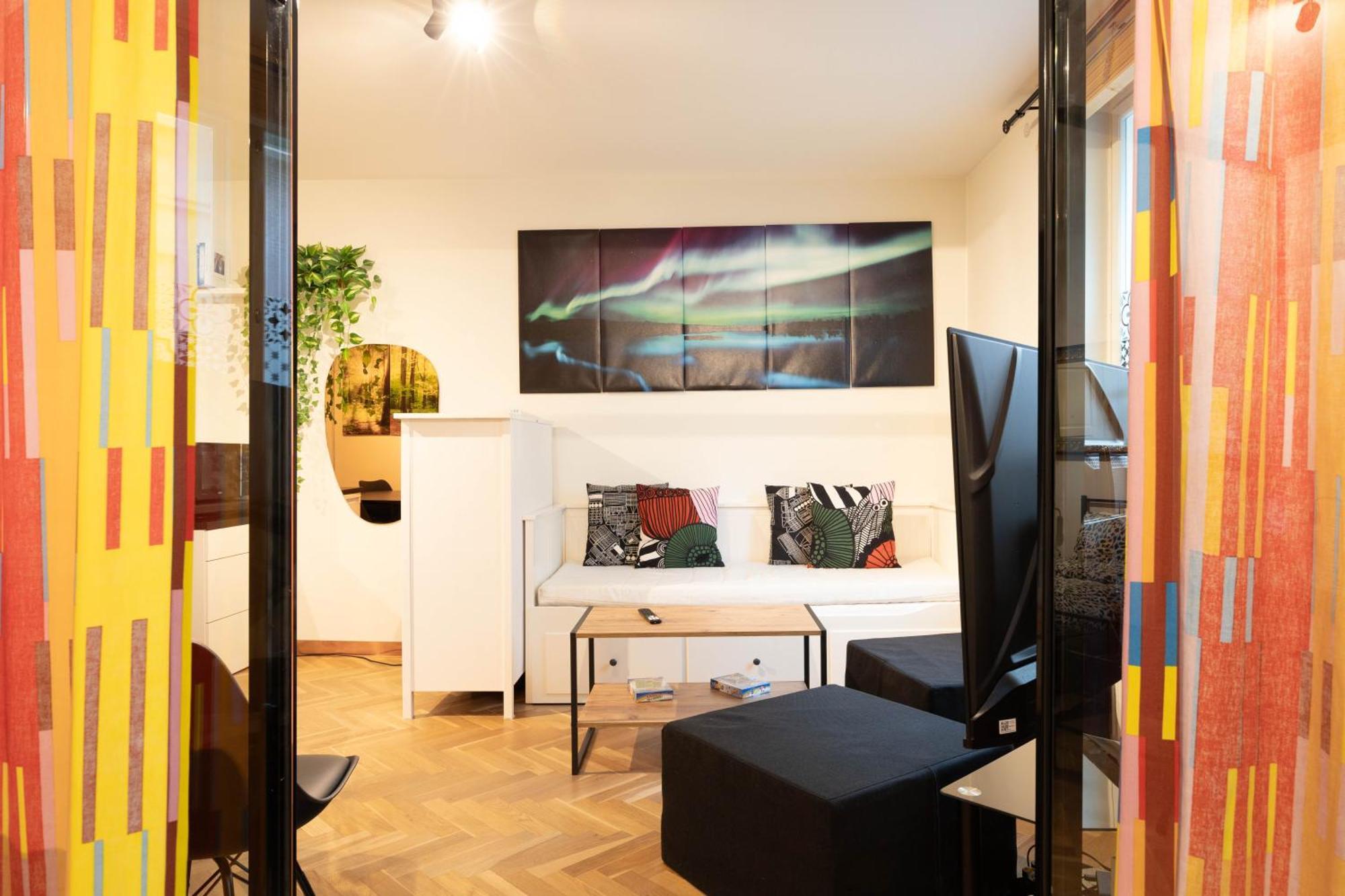 Huoneisto Great Location & Transport Connections With All Amenities 1-8 People Free Continental Breakfast Wifi Coffee &Tea